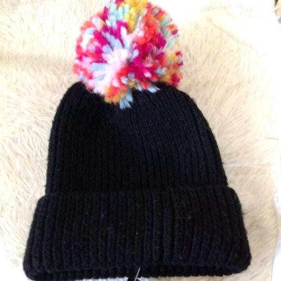 Handmade Wool Blend Knit Pompon - Picture 1 of 7